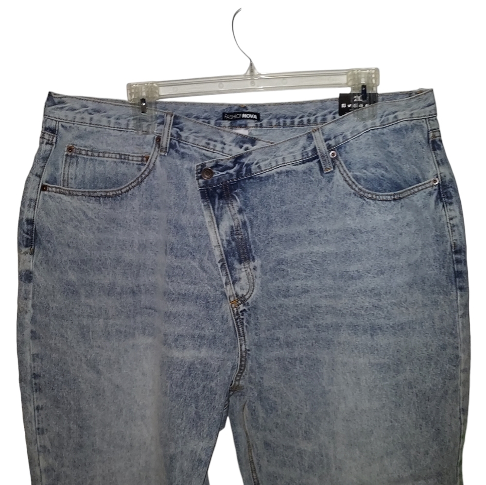 Fashion nova crossover straight leg jeans light bluewash - Picture 3 of 6